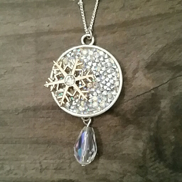 ONE SET LEFT! ❄️Winter Wonderland Necklace Set❄️ - Picture 3 of 3